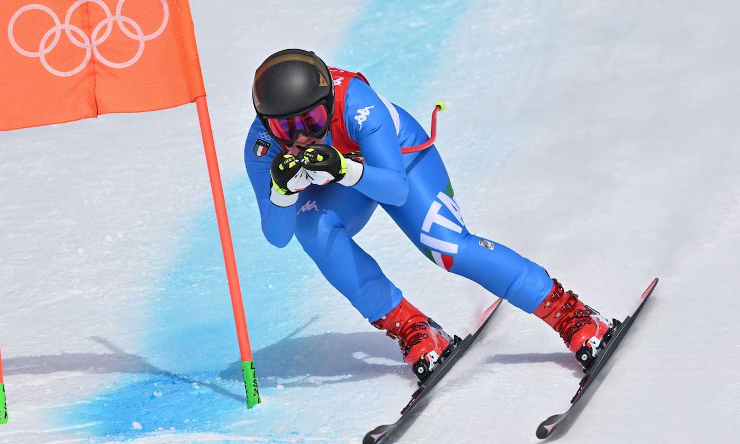 Impresa Sofia Goggia, medaglia d’argento alle Olimpiadi a 23 giorni dall’infortunio. Bronzo a Nadia Delago