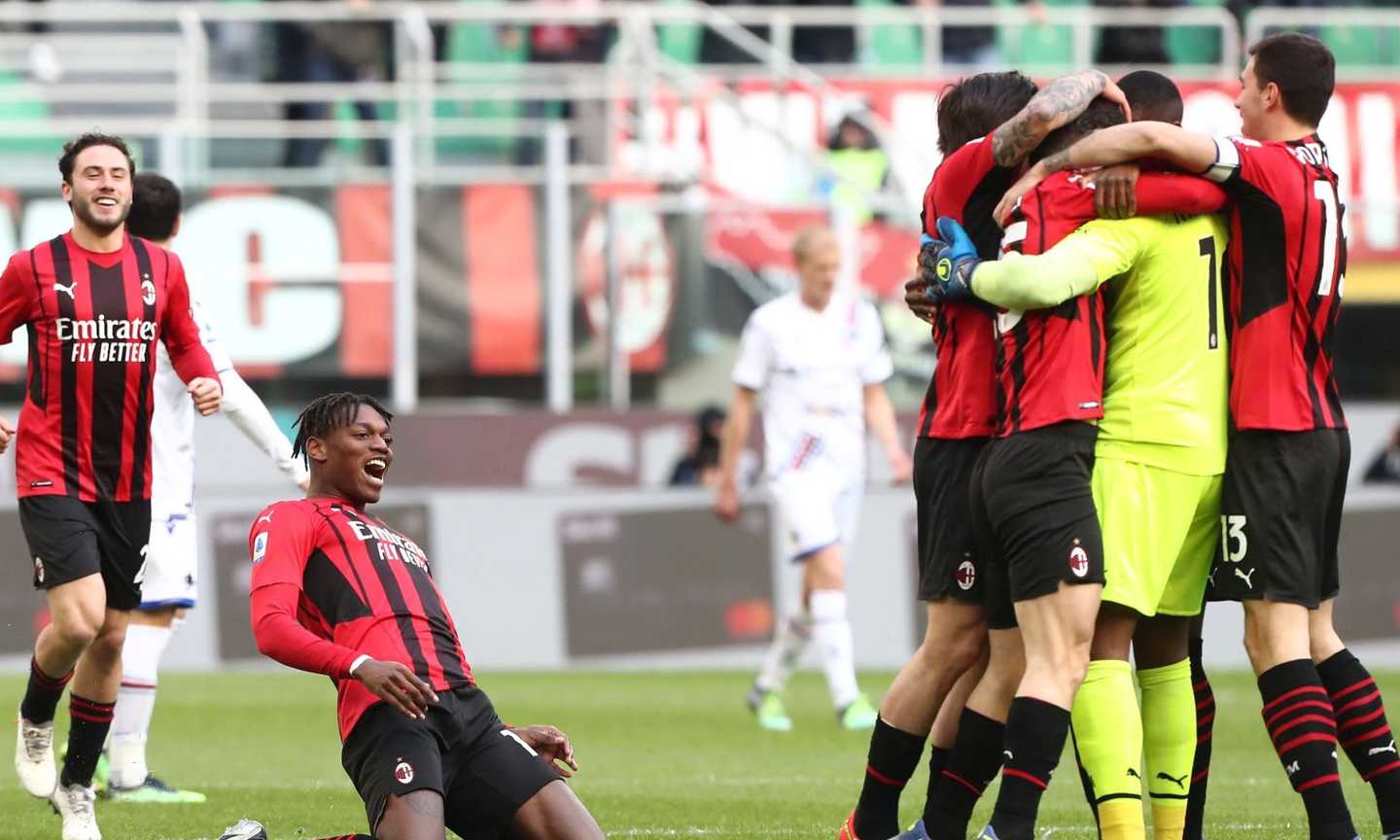 Milan, Leao: 'Vittoria importante per il nostro obiettivo'. E poi ringrazia Maignan FOTO