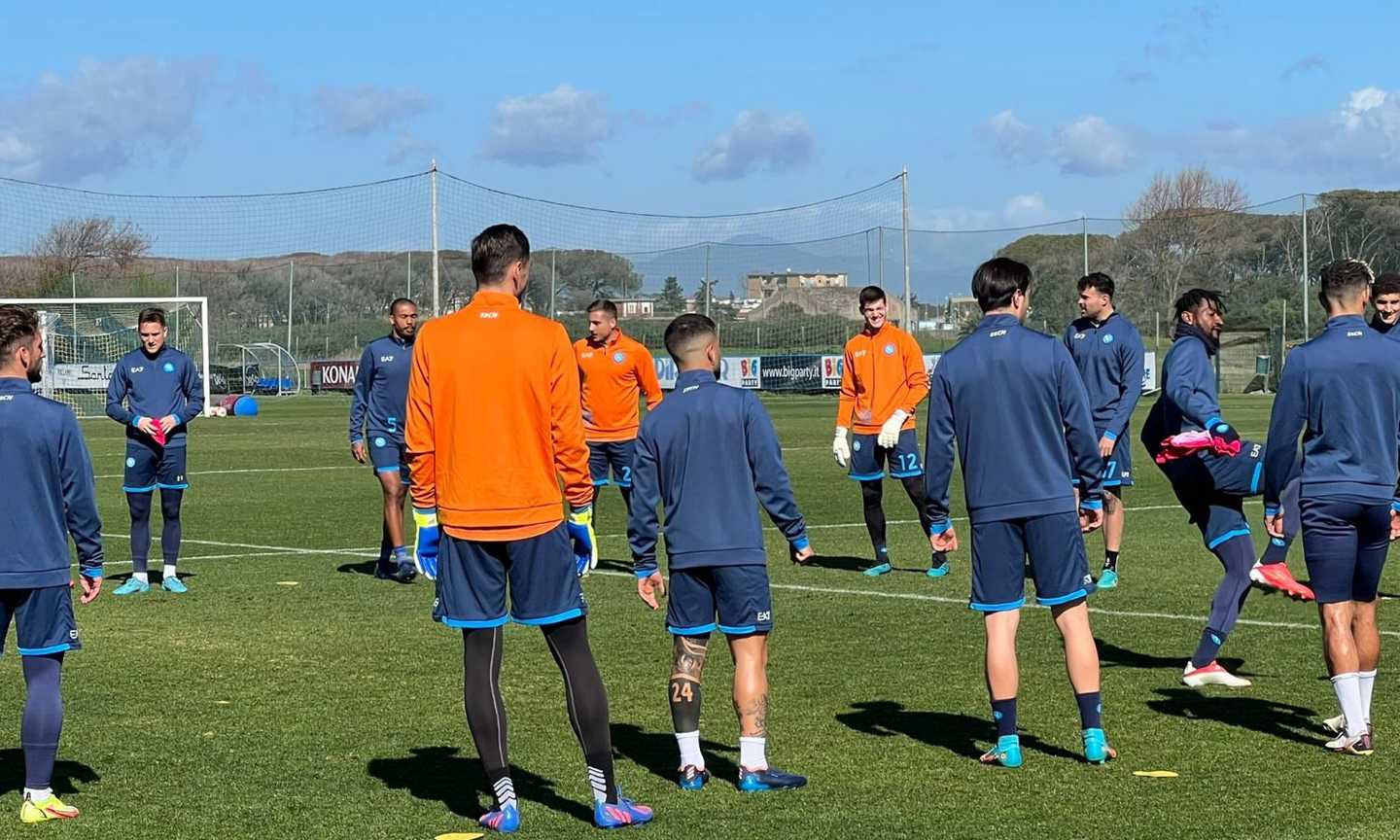 Napoli, l'allenamento di oggi: Insigne si diverte, Mertens gli dice in napoletano 'Dove vai?' VIDEO