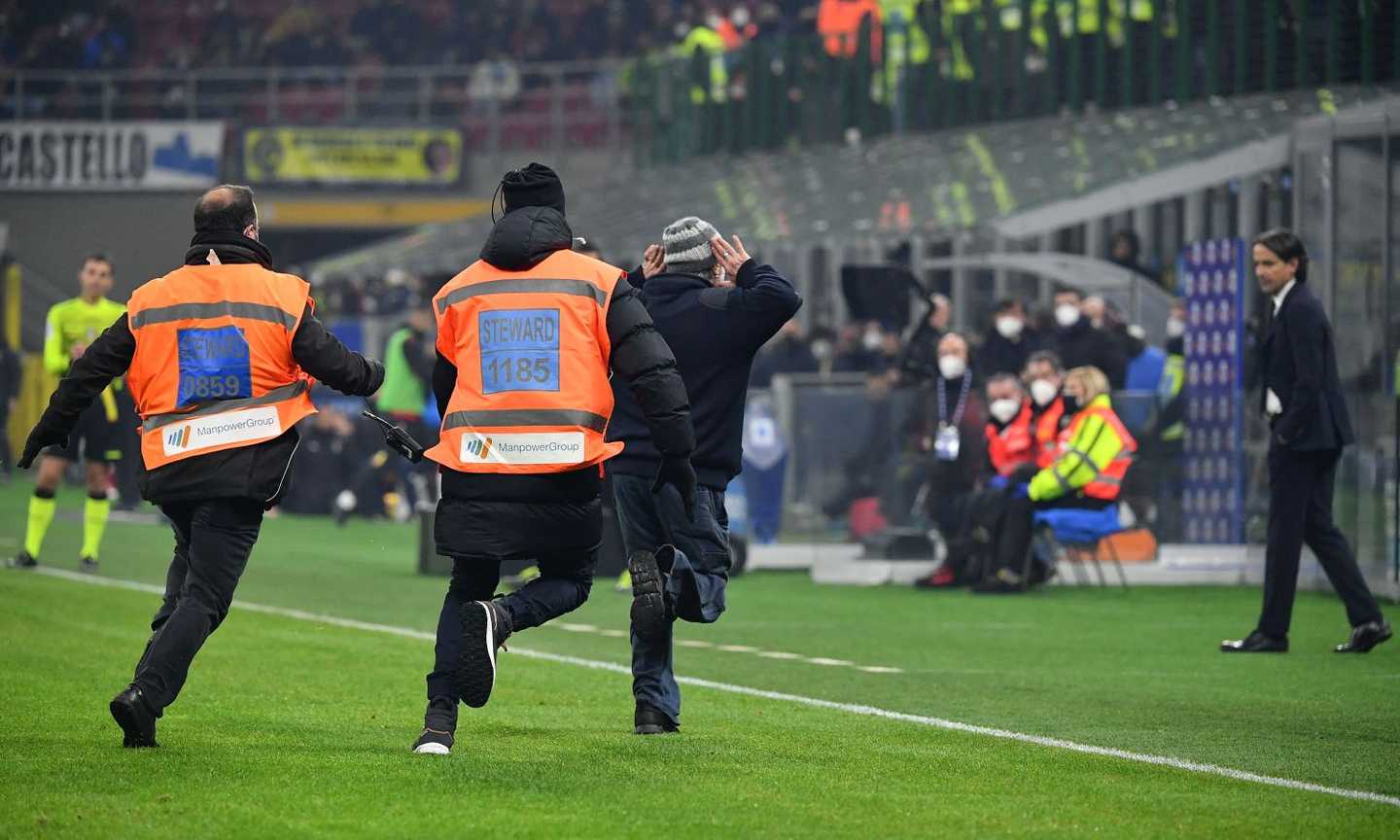 Inter-Milan, parla l'invasore placcato da sei steward: 'So di aver sbagliato, ma era una protesta'