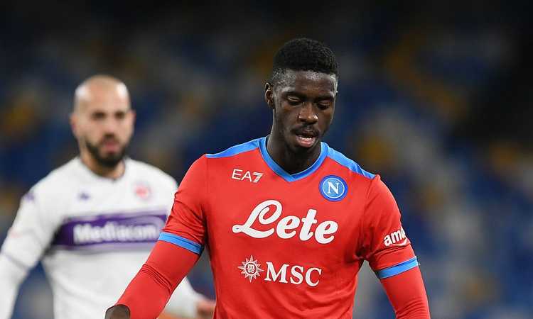Napoli, caccia al quarto difensore: due nomi per sostituire Tuanzebe Napoli, caccia al quarto difensore: due nomi per sostituire Tuanzebe