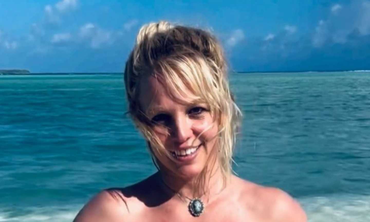 Britney è finalmente libera, e si scatena nuda in spiaggia! CHE FOTO 