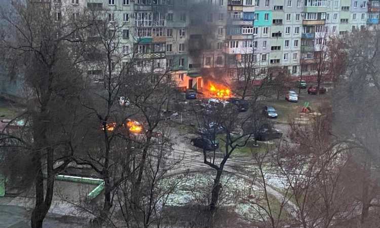 Ucraina: attacchi russi a città e strutture. Zelensky: 'Dateci i jet per difenderci'. Putin: 'Non interferite o sarete coinvolti'