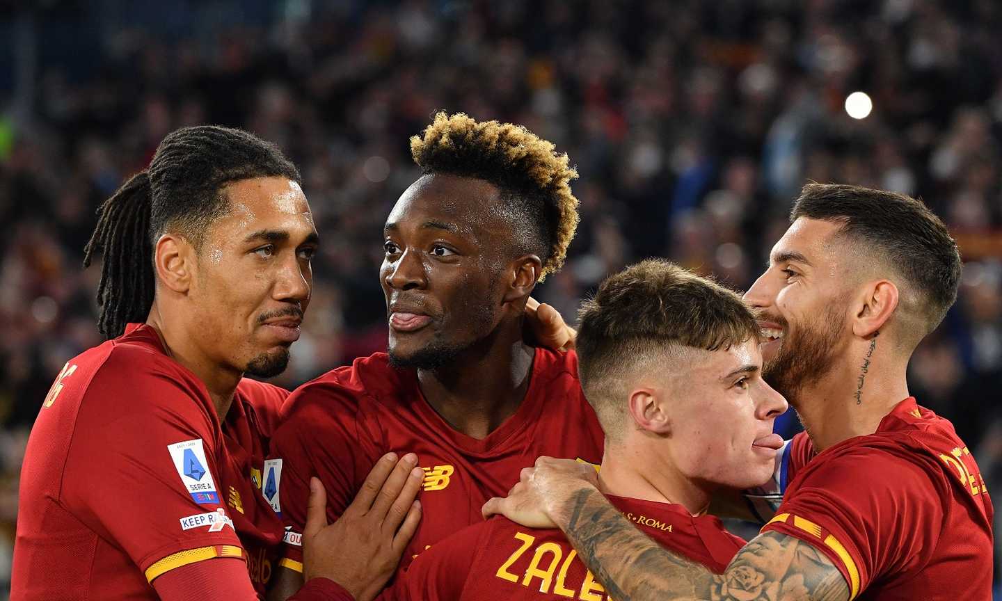 La Roma annienta la Lazio in 40': 3-0 e sorpasso al 5°, che Abraham! Mourinho si vendica su Sarri