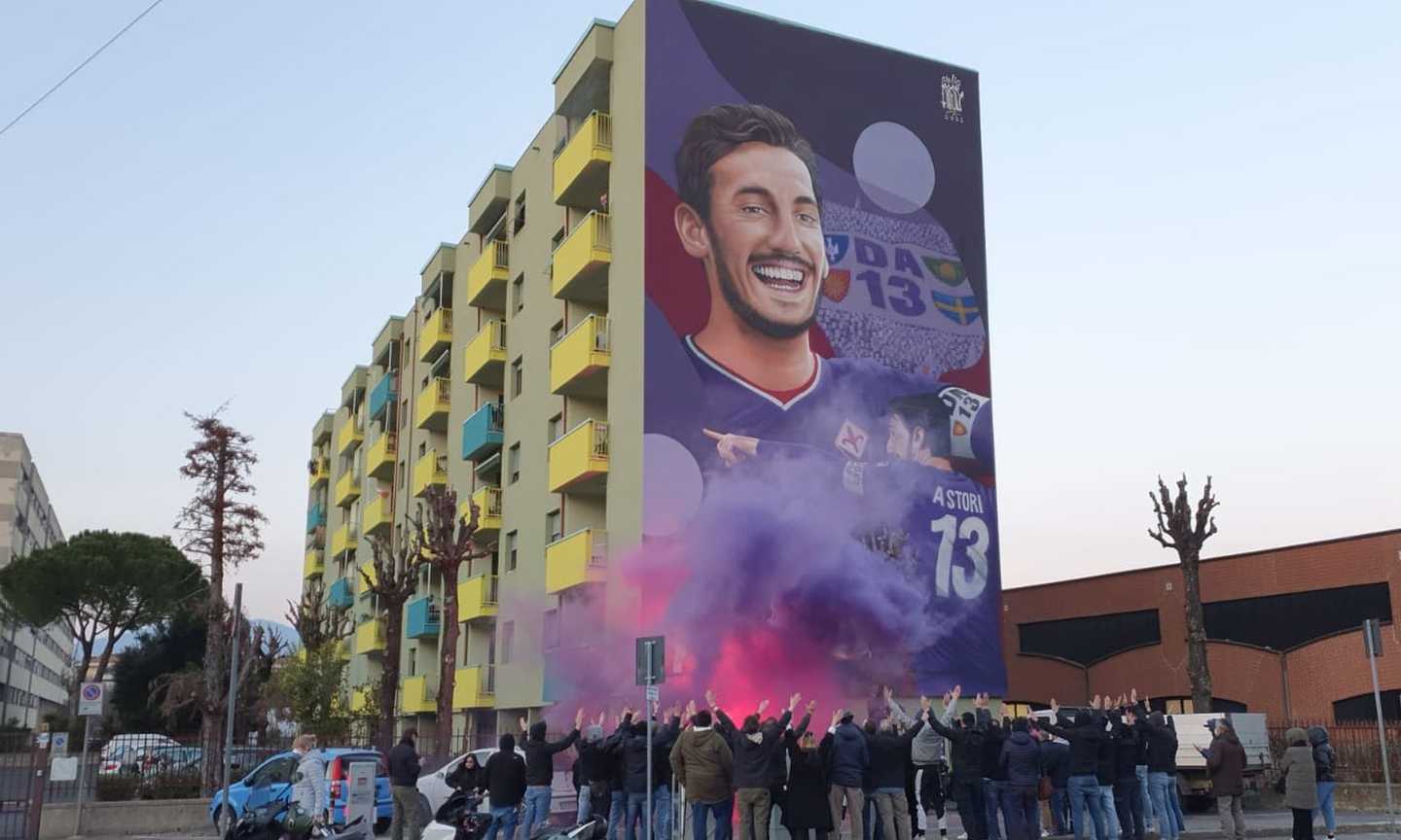 Fiorentina, i tifosi ricordano Davide Astori sotto il suo murale a 4 anni dalla scomparsa VIDEO