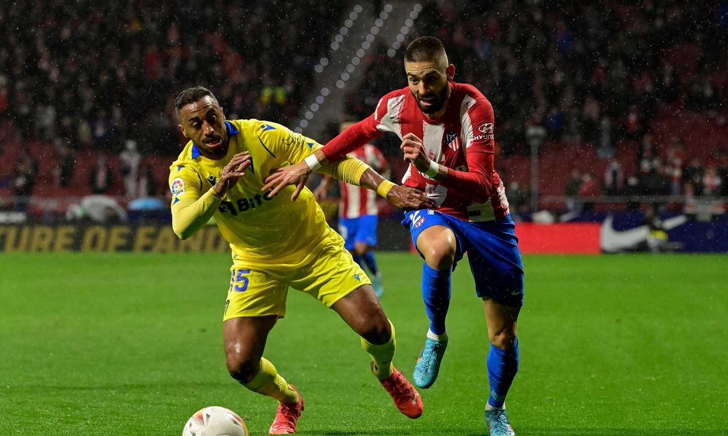 Liga, Felix e De Paul affondano il Cadice: l'Atletico di Simeone vince 2-1 e supera il Barcellona