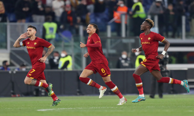 Derby tra Roma e Lazio per l'Europa League: in quota inseguono Atalanta e Fiorentina