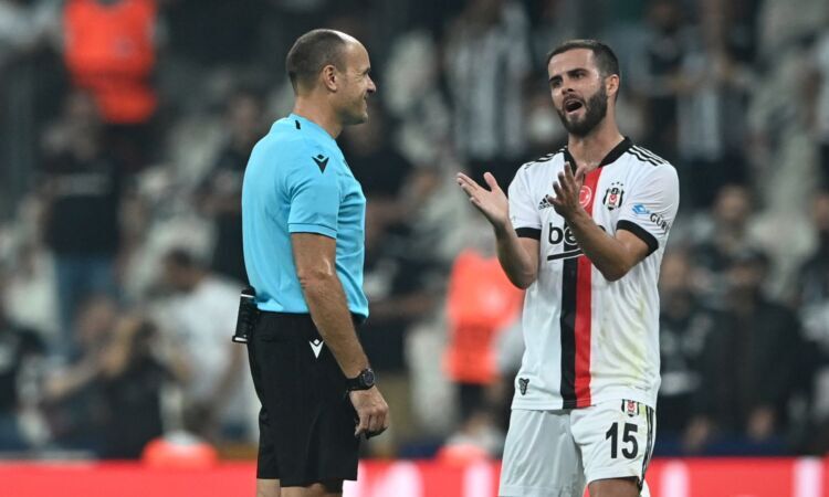 Napoli: gli azzurri puntano Pjanic, in quota Sirigu a un passo