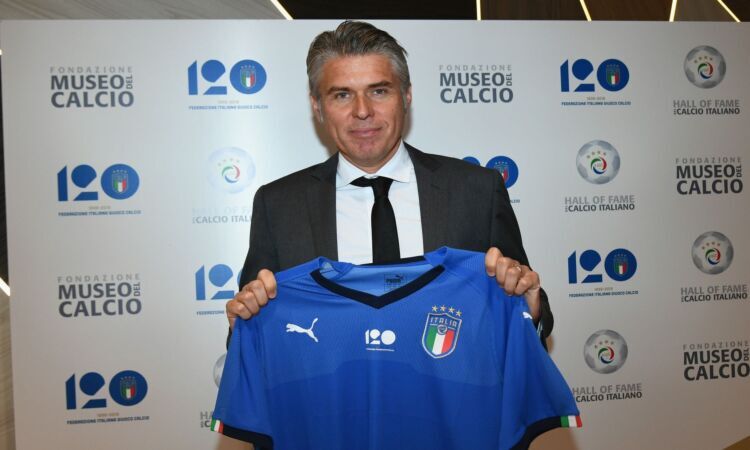  Pallone Poi Piede Stangata Su Guida E Massa Tensione Tra Rocchi E 