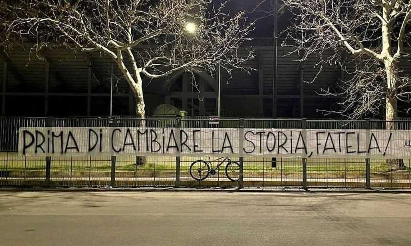 Fiorentina, il nuovo stemma divide la città in due: la Curva Fiesole è contraria FOTO