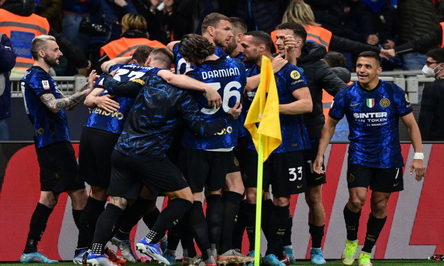 L'Inter travolge il Milan e vola in finale di Coppa Italia: 3-0 nel segno di Lautaro