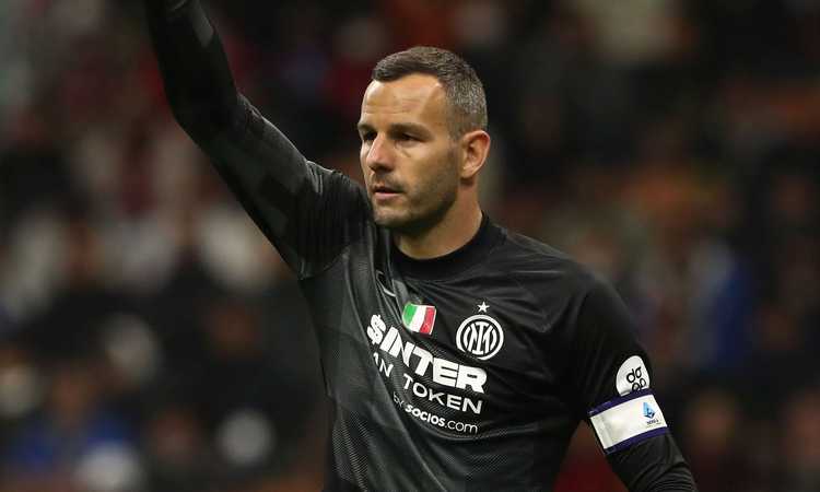 Handanovic: 'Tre trofei nell'ultimo anno, il mio arrivo all'Inter e il podio dei ricordi. Agli altri ruoli invidio...' Handanovic: 'Tre trofei nell'ultimo anno, il mio arrivo all'Inter e il podio dei ricordi. Agli altri ruoli invidio...'