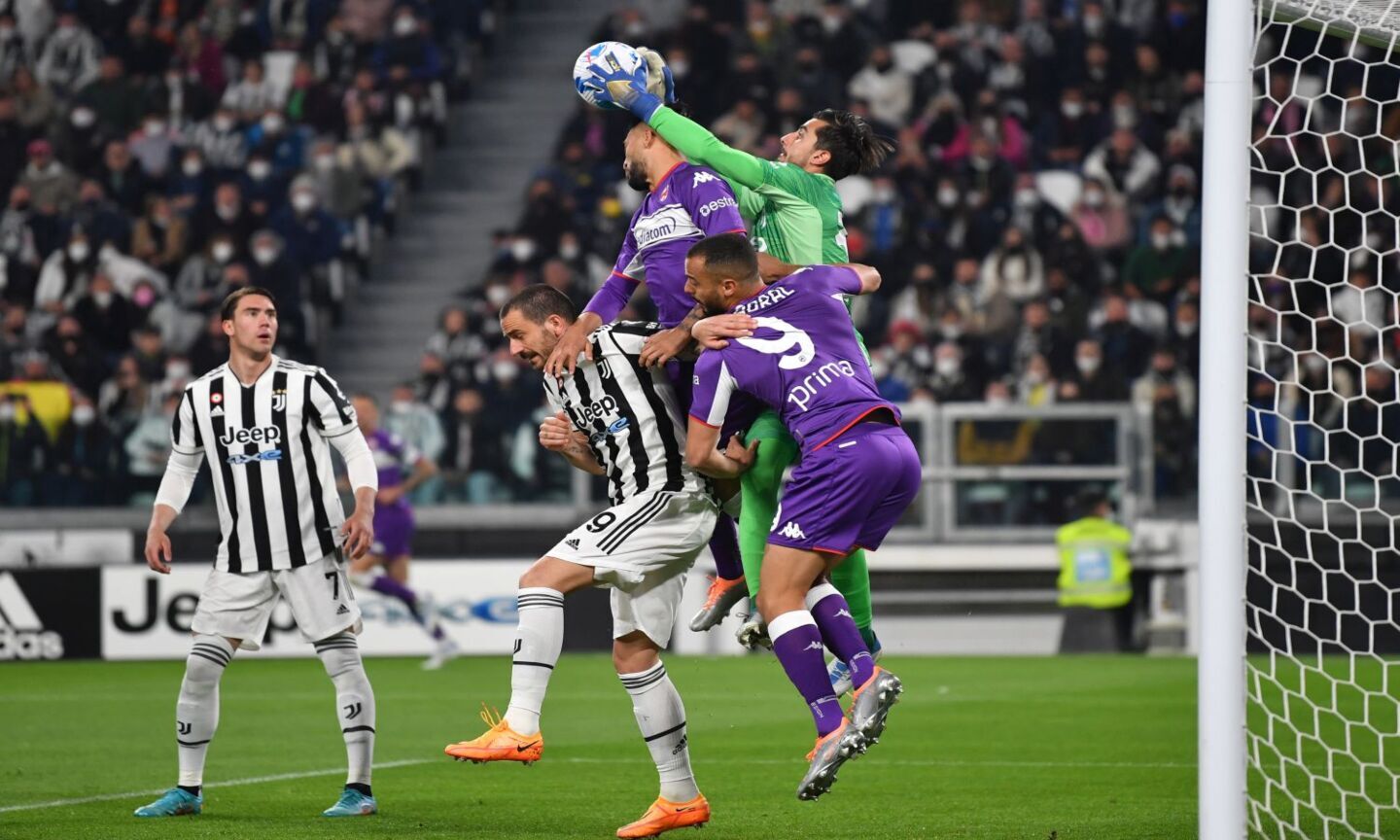 Juve più concreta e precisa della Fiorentina, la finale è meritata. Ma a portieri invertiti...