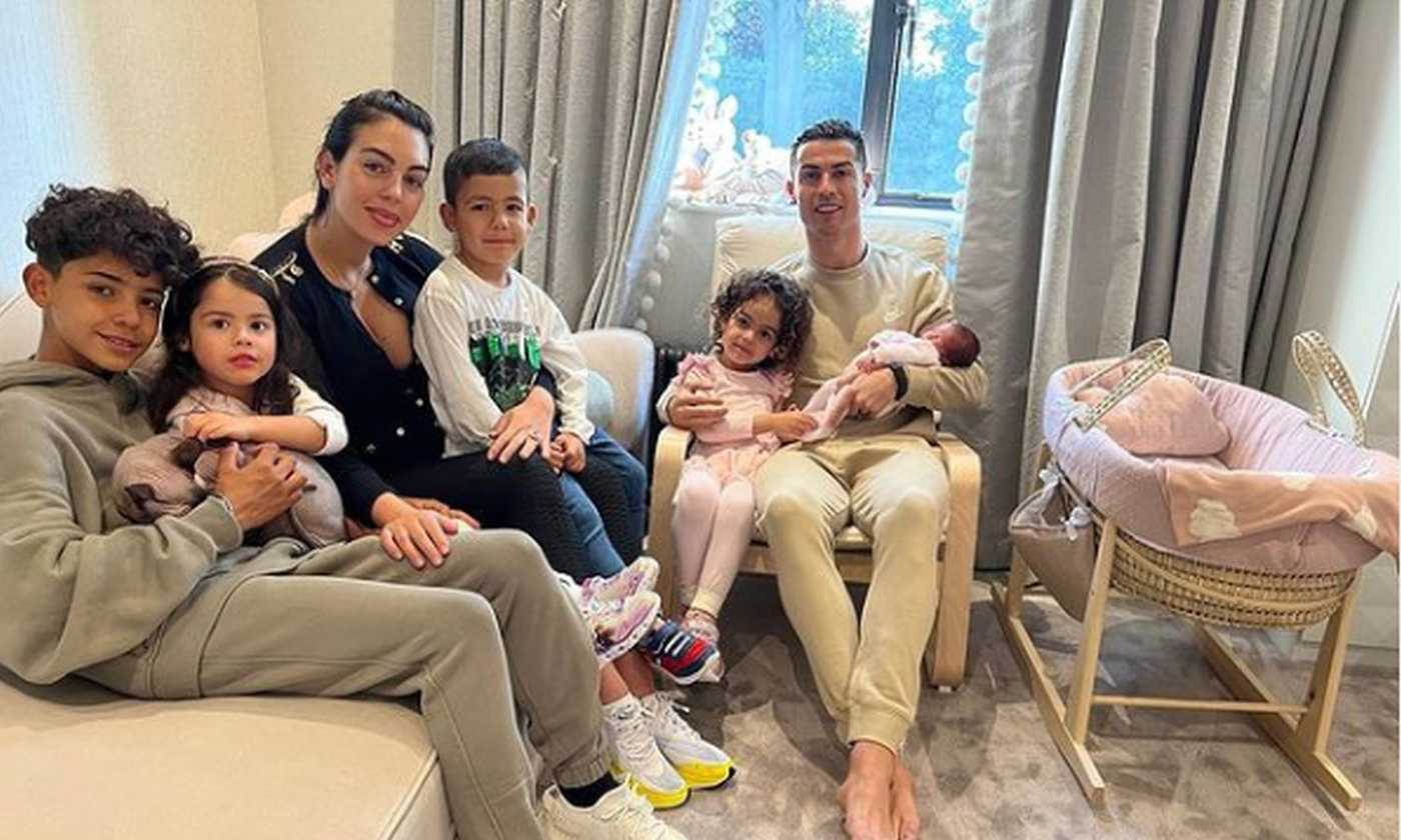 Georgina torna a casa, Ronaldo: 'Ora dobbiamo essere grati per la vita che abbiamo accolto', FOTO