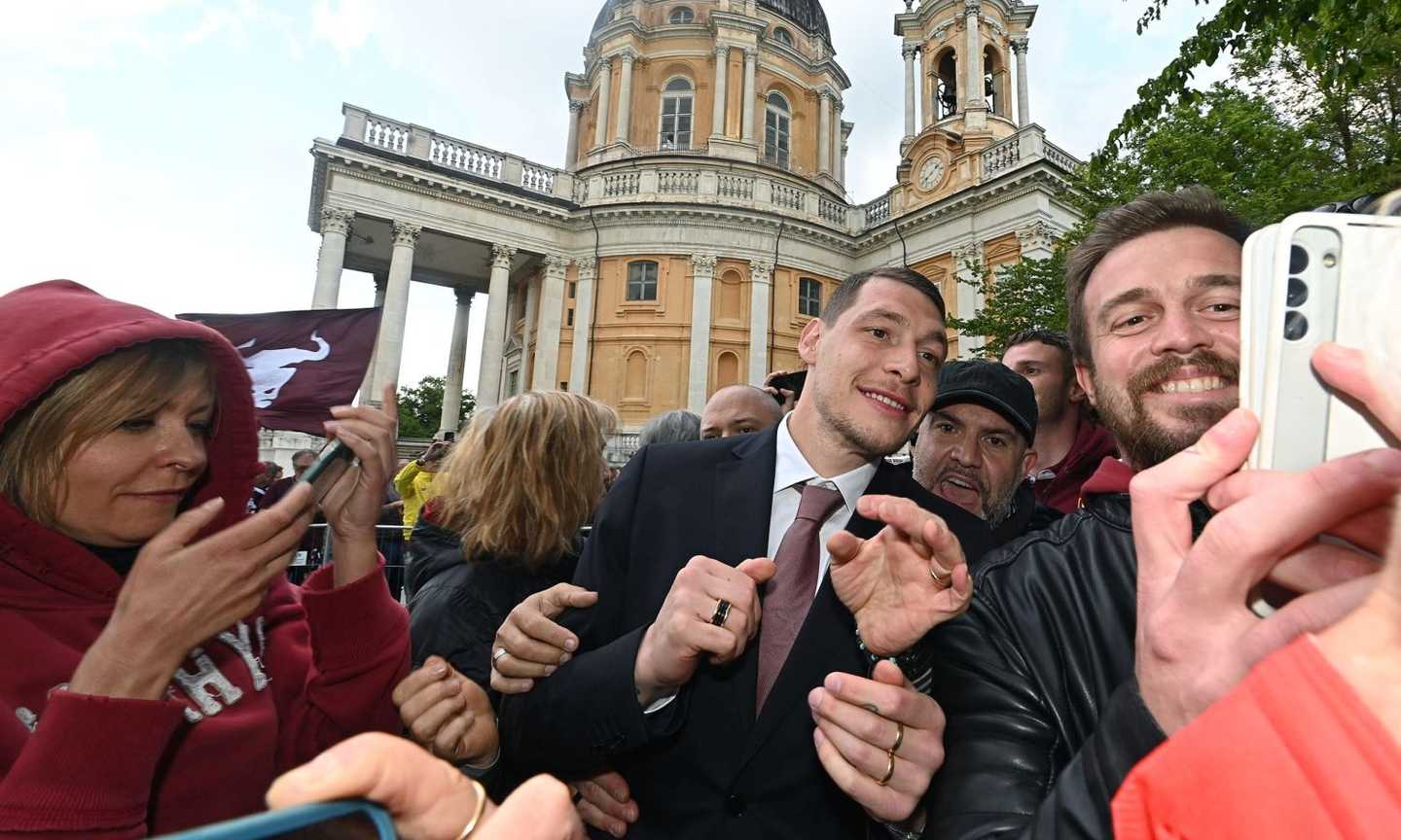 Torino, Belotti travolto dall'amore dei tifosi: 'Resta con noi'. Superga può cambiare il futuro del Gallo?