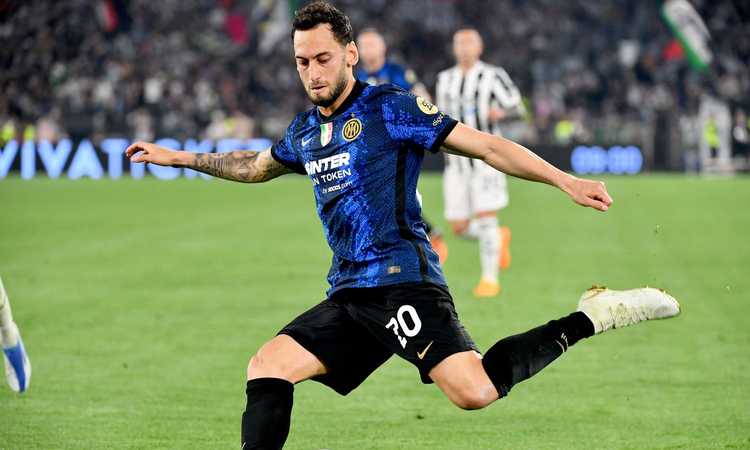 Calhanoglu: 'Giocavo in porta, il cambio ruolo grazie a mio padre'
