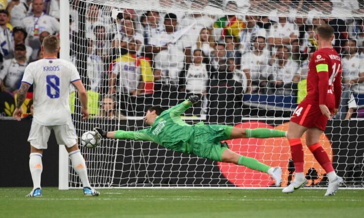 Liverpool Real Madrid 0 0 al 45': due paratone di Courtois, poi gol annullato a Benzema per fuorigioco Liverpool Real Madrid 0 0 al 45': due paratone di Courtois, poi gol annullato a Benzema per fuorigioco