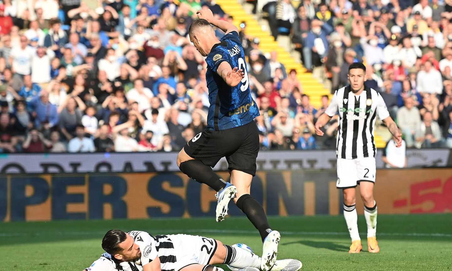 Udinese-Inter, rivivi la MOVIOLA: contatto Marí-Dzeko, rigore con il Var. Gol Lautaro ok, annullato il tris di Vidal