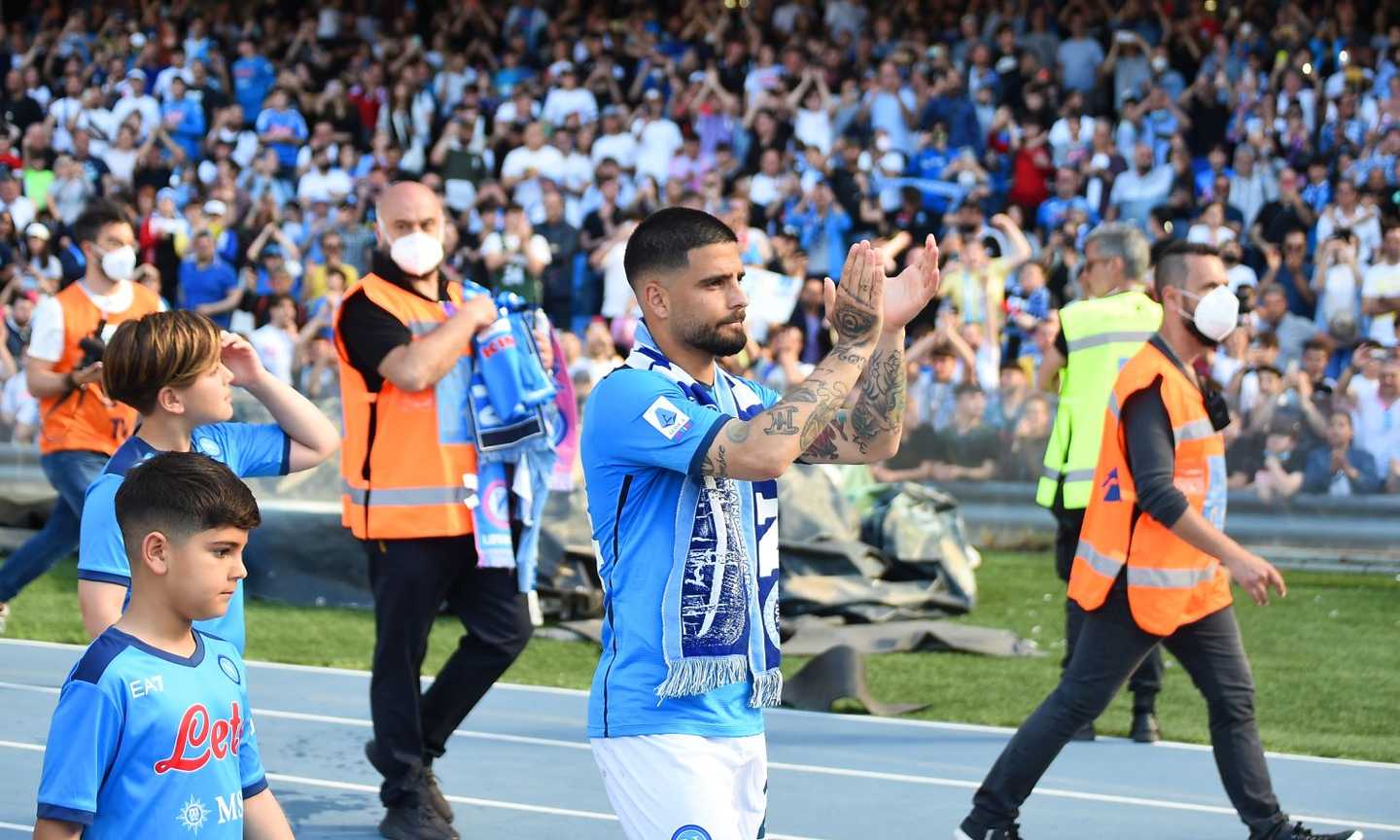 Napoli, l'ultima di Insigne è strappalacrime: l'esultanza nella bolgia del Maradona e l'addio da brividi con le curve FOTO