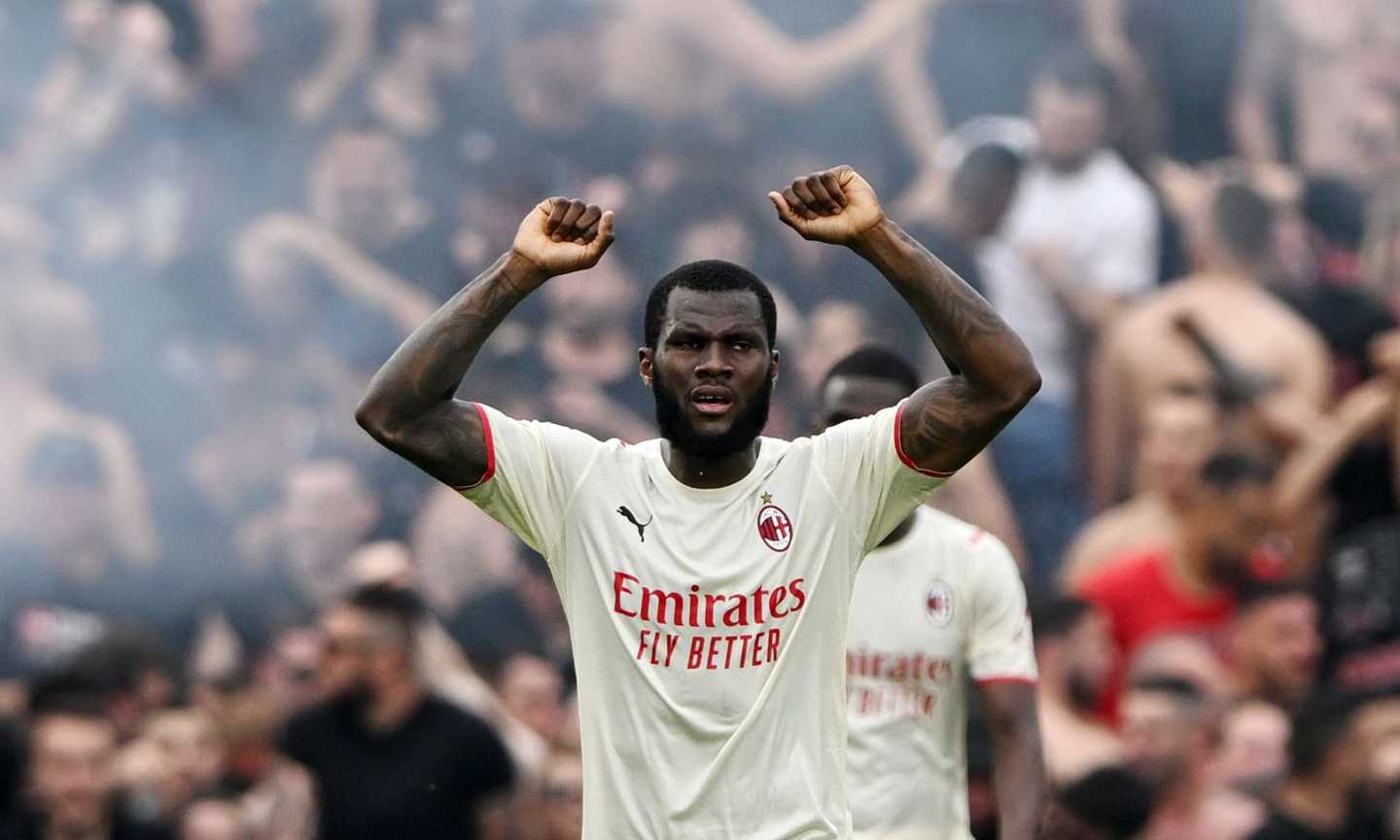 Milan scudetto: grande applauso dei tifosi anche per Kessie che dice addio in lacrime