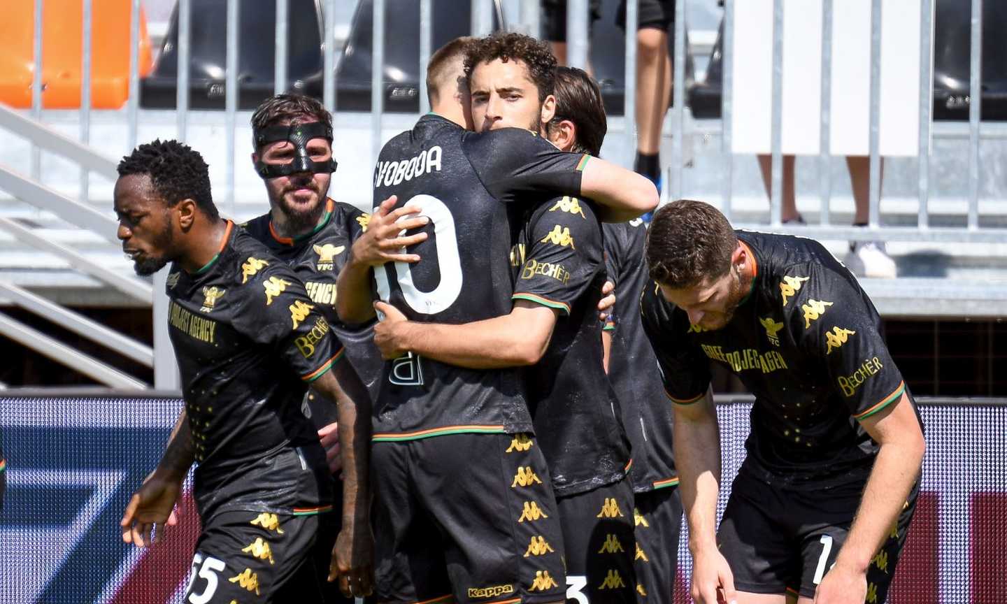 Il Venezia non si arrende: clamoroso 4-3 in rimonta sul Bologna, la corsa salvezza si riapre