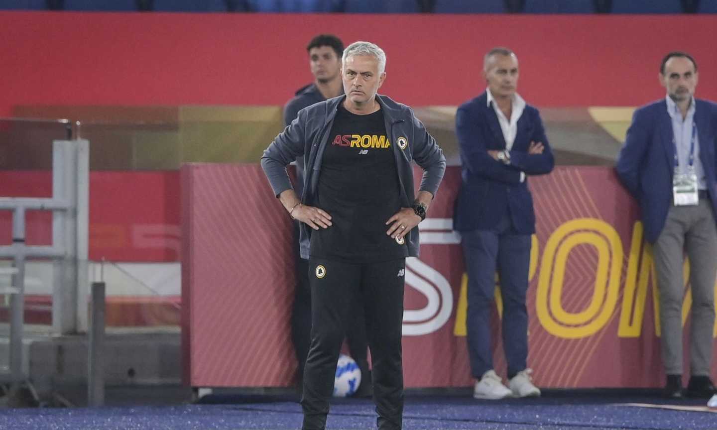 Roma, Mourinho rifiuta le domande da studio: 'Abbiamo fatto il massimo, la gente ci capisce. Idee chiare sul futuro'