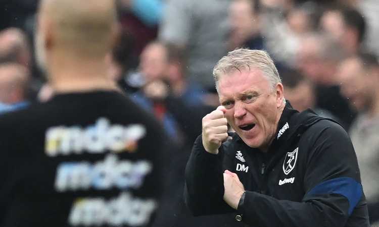 Premier, West Ham-City: Mahrez sbaglia il rigore decisivo e Moyes fa... il gesto dell'ombrello a Guardiola