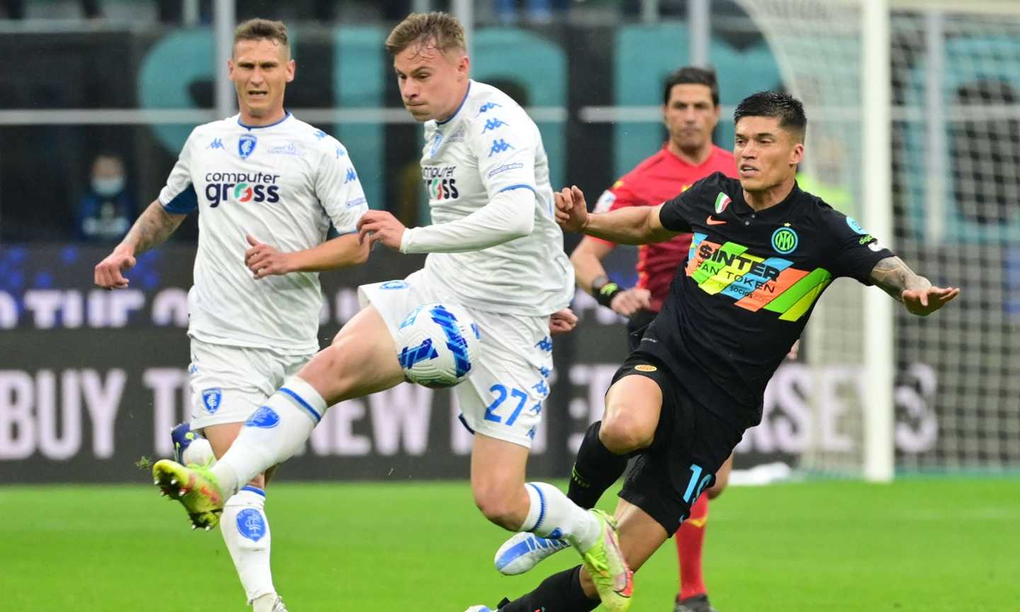 Inter-Empoli, rivivi la MOVIOLA: annullato il gol di Zurkowski, tolto col VAR rigore a Barella che ne chiede un altro. Dubbi sull'intervento nel 2-2