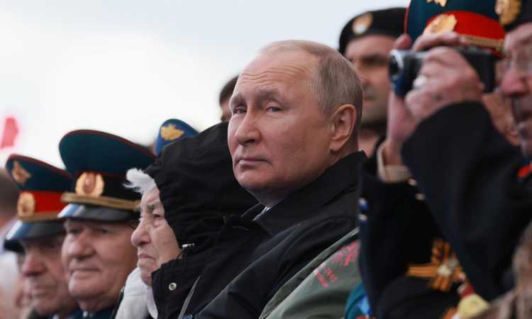 Russia, Putin incontra Al-Thani: 'Auguri per il Mondiale in Qatar' VIDEO