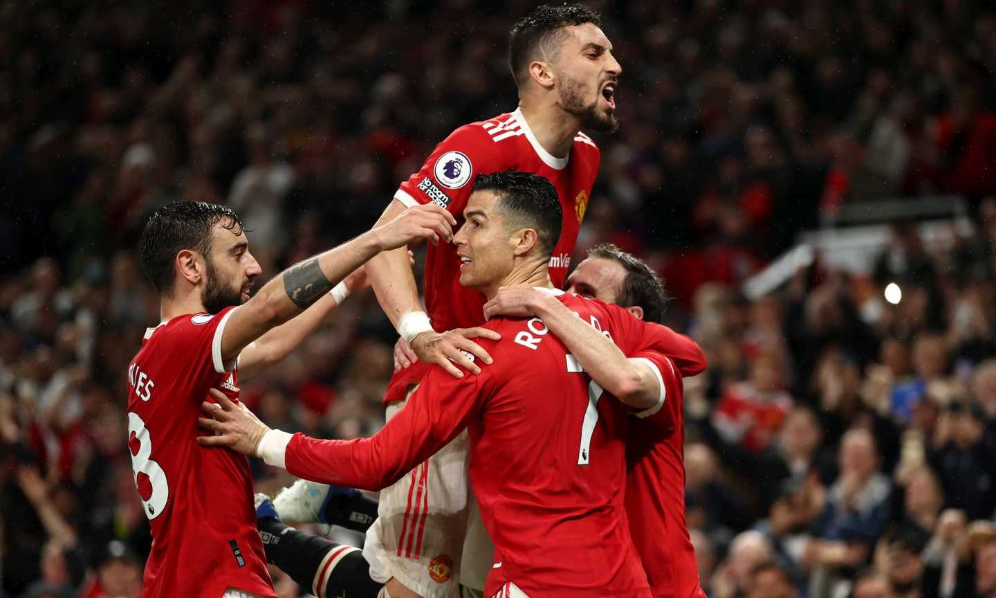 Premier League: Fernandes, Ronaldo e Varane lanciano lo United, è 3-0 al Brentford