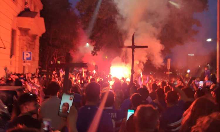 Sampdoria salva, diventa una festa con le leggende allo stadio. Poi il 'funerale' del Genoa retrocesso FOTO