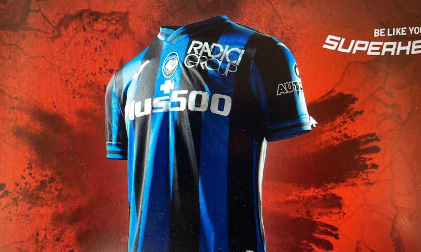 Atalanta, presentate le nuove maglie per la stagione 2022/23 FOTO