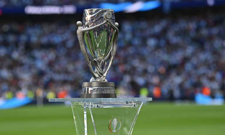 FOTO: il trofeo della Finalissima. Italia-Argentina assegnerà questa coppa