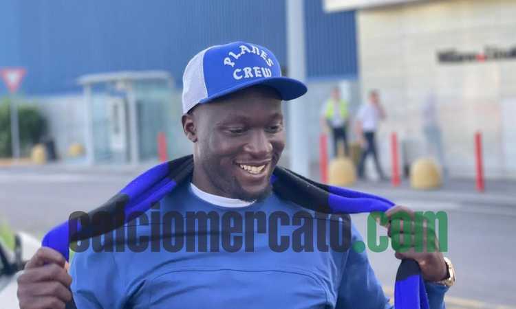 Inter, Lukaku day! La giornata del belga: ‘Sono troppo felice’. Folla in delirio al Coni e all'uscita dalla sede VIDEO