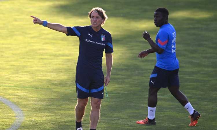 Italia, Mancini: 'Ripescaggio Mondiale? Ho solo detto che se ci chiamano andiamo. Lazzari e Zaccagni via dal ritiro, sorpreso anche io...'