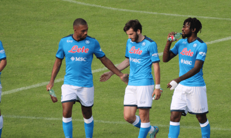 Il Napoli sotto il segno di Kvaratskhelia: 4-1 al Perugia, cori dei napoletani contro Rosi  Serie A 