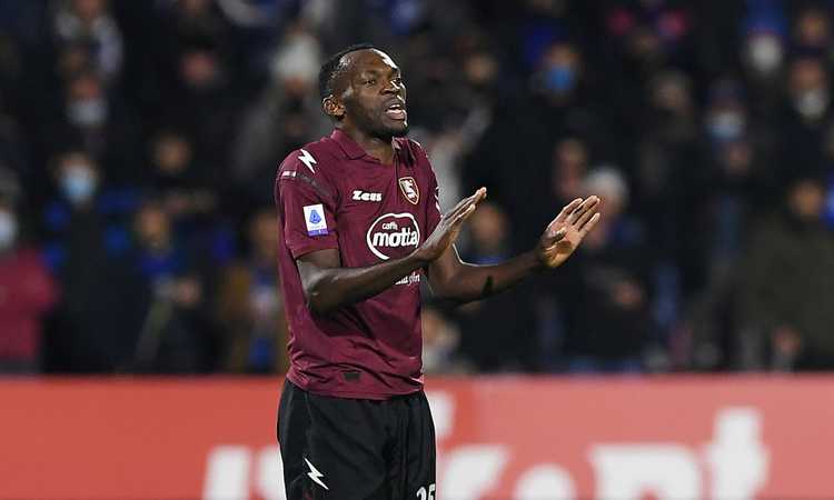 Salernitana, svolta Simy: reintegrato in gruppo Salernitana, svolta Simy: reintegrato in gruppo