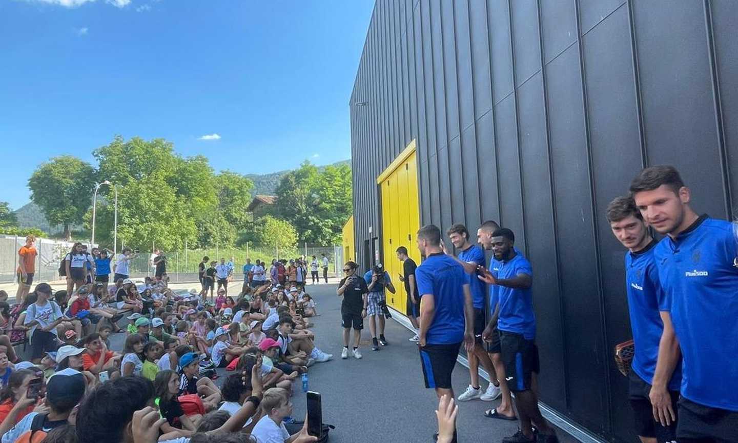 Atalanta, bagno di folla per la squadra a Clusone FOTO