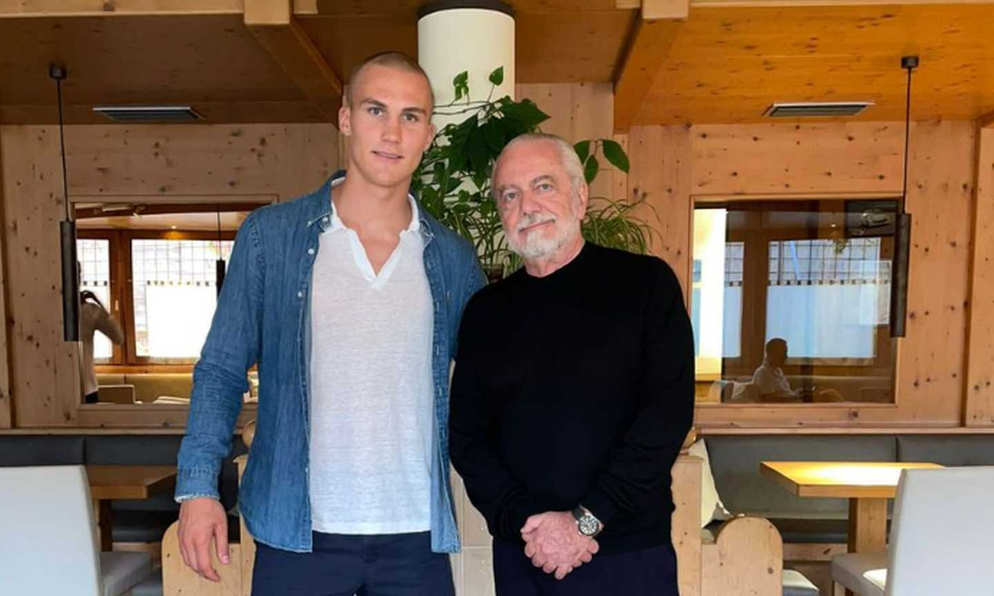 Napoli, UFFICIALE: ecco Ostigard. Il benvenuto di De Laurentiis