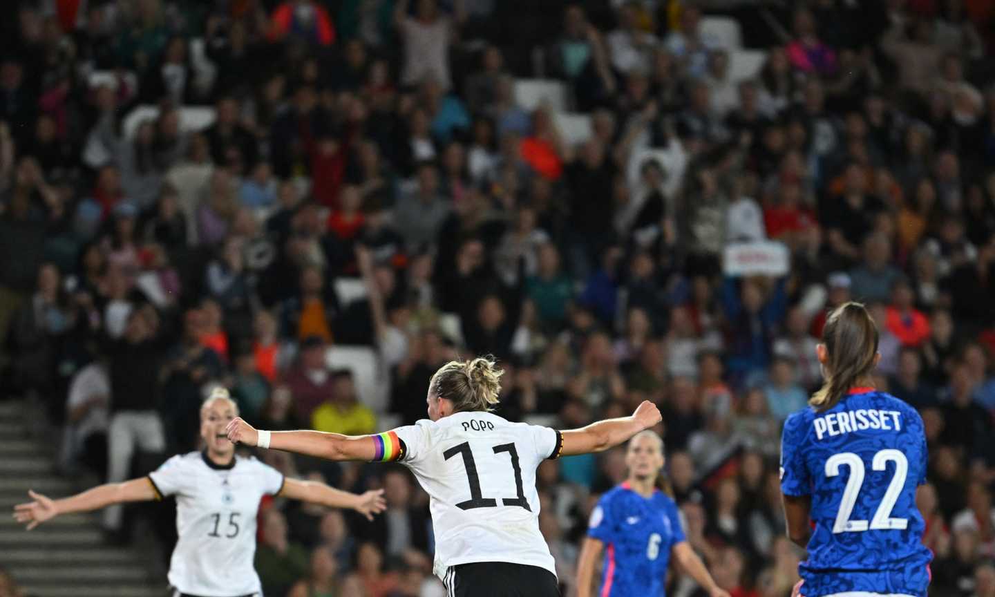 Germania femminile: Alexandra Popp in conferenza coi baffi VIDEO