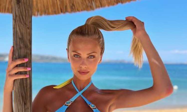 Anet, modella tutta sole e motori, con un fidanzato centauro... FOTO! 