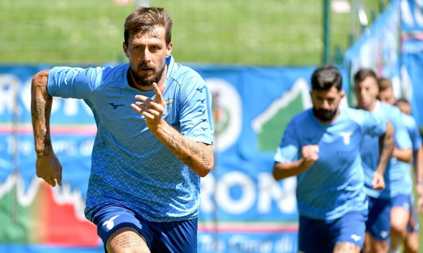 Lazio: Acerbi rinuncia a 400 mila euro per l'Inter, ma resta in stand by