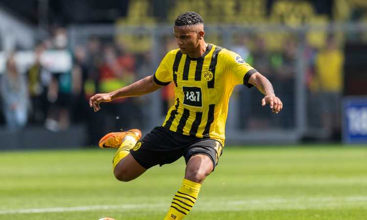 Manchester City, vicino l'accordo con il Borussia per Akanji: obiettivo dell'Inter per la difesa