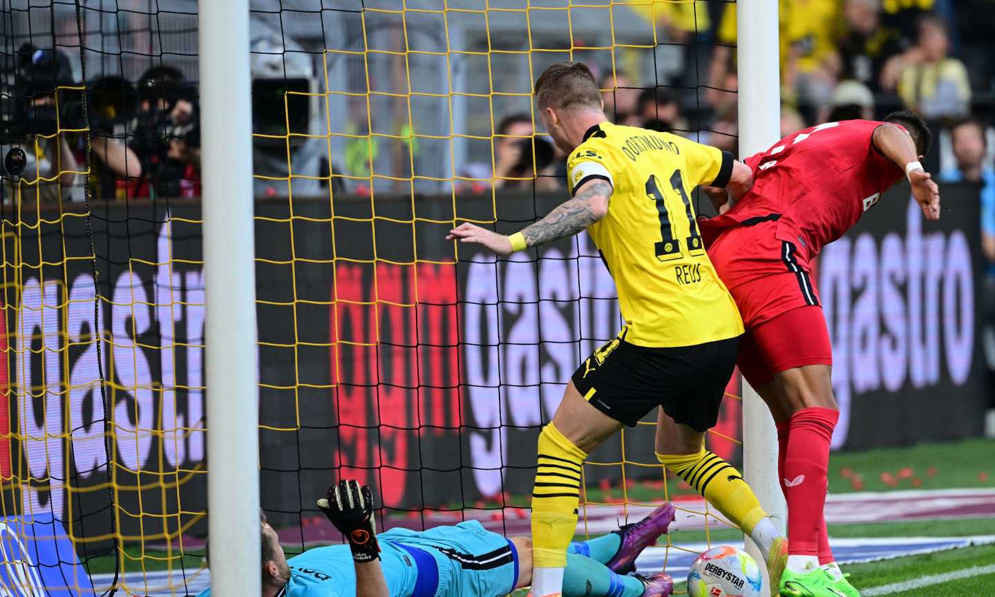 Bundesliga: Reus decide Dortmund-Leverkusen, Friburgo travolgente. Gladbach di rimonta, pari Wolfsburg