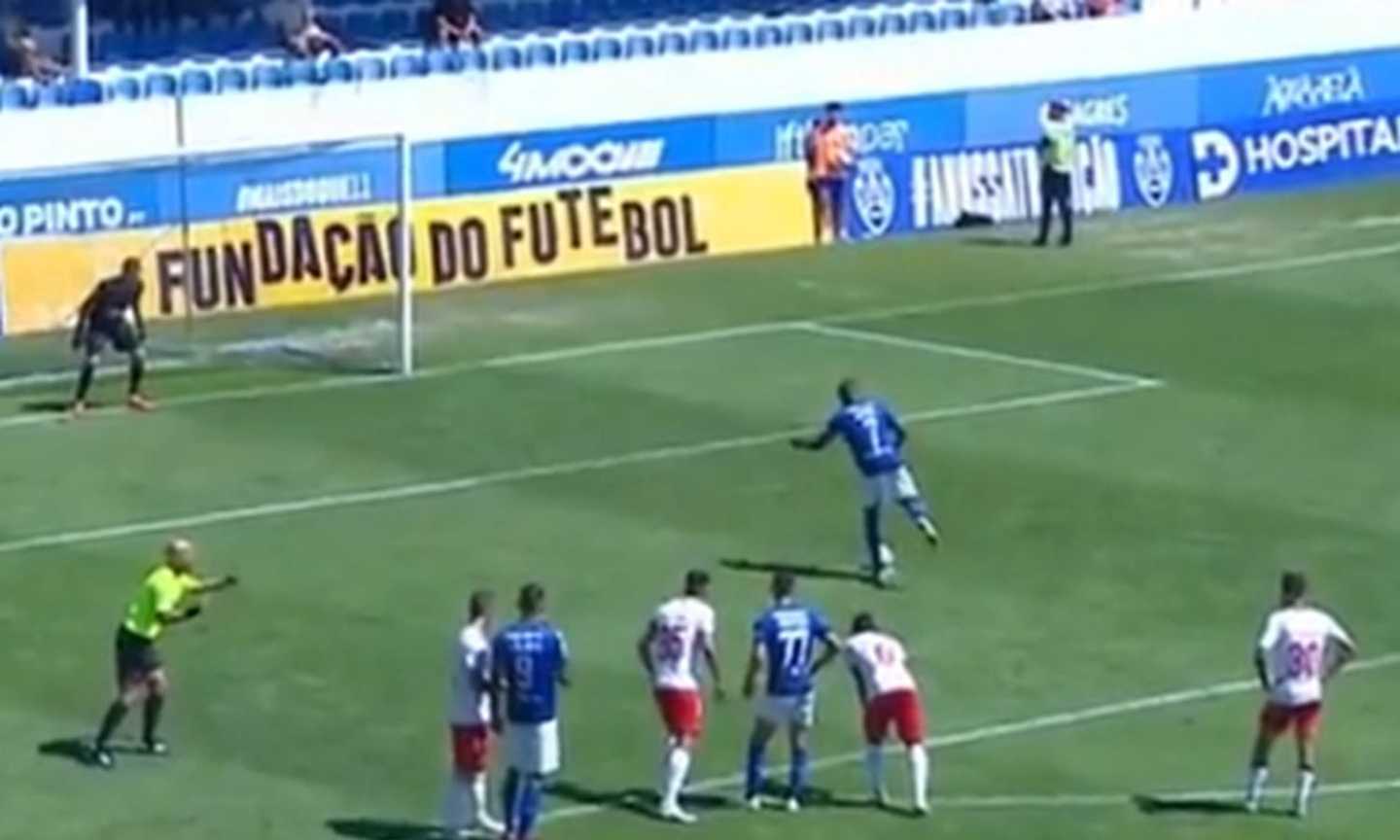 Portogallo, Jardel e il 'rigore immobile': ne segna uno e ne sbaglia un altro, tifosi increduli VIDEO