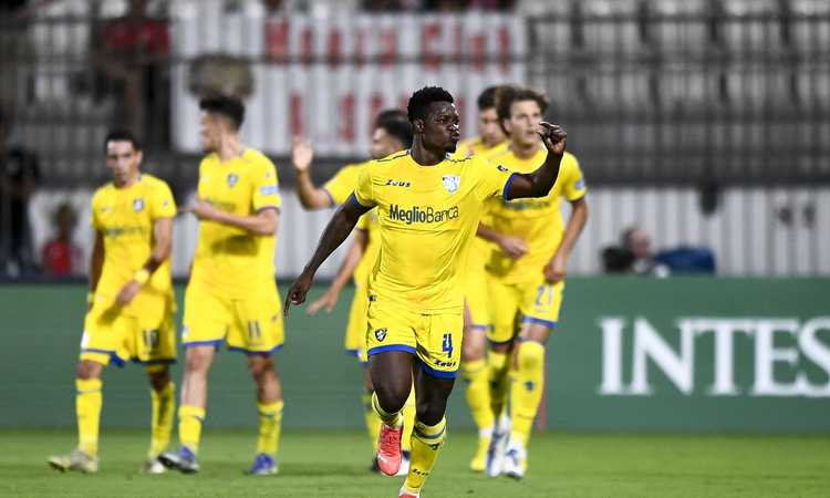 Serie B: Frosinone senza rivali, in quota il Genoa punta alla promozione diretta