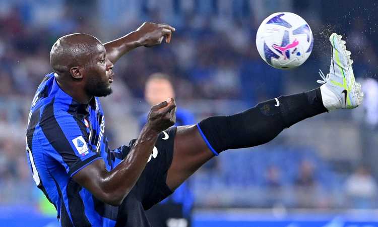 'Lukaku fuma', l'attaccante dell'Inter furioso con il 'Sun': 'Non sono io, i miei legali vi contatteranno presto'