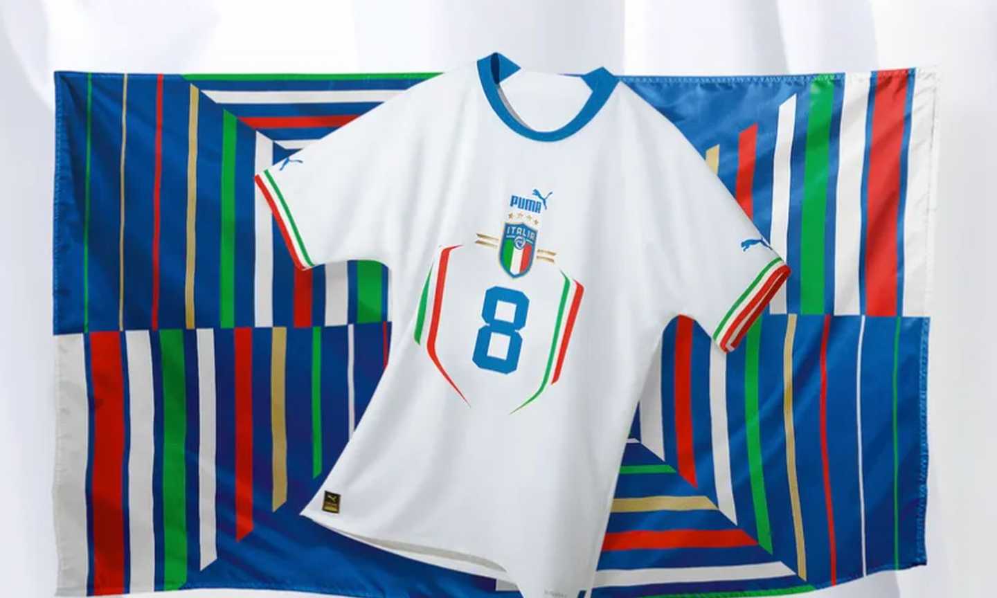 Italia, ecco la nuova seconda maglia: celebra la cultura della nazionale FOTO