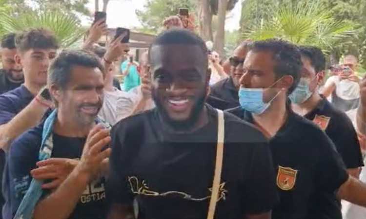 Napoli, ecco Simeone, Ndombele e Raspadori: domenica ci sarà la presentazione ai tifosi Napoli, ecco Simeone, Ndombele e Raspadori: domenica ci sarà la presentazione ai tifosi
