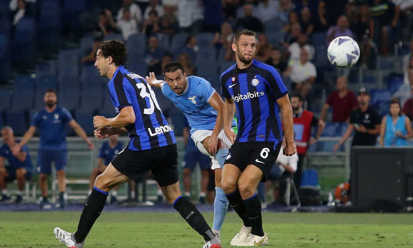 L’Inter parte davanti alla Juventus nel derby d’Italia. Lazio-Roma, è sfida Champions: Pedro, gol dell’ex a 5,00...